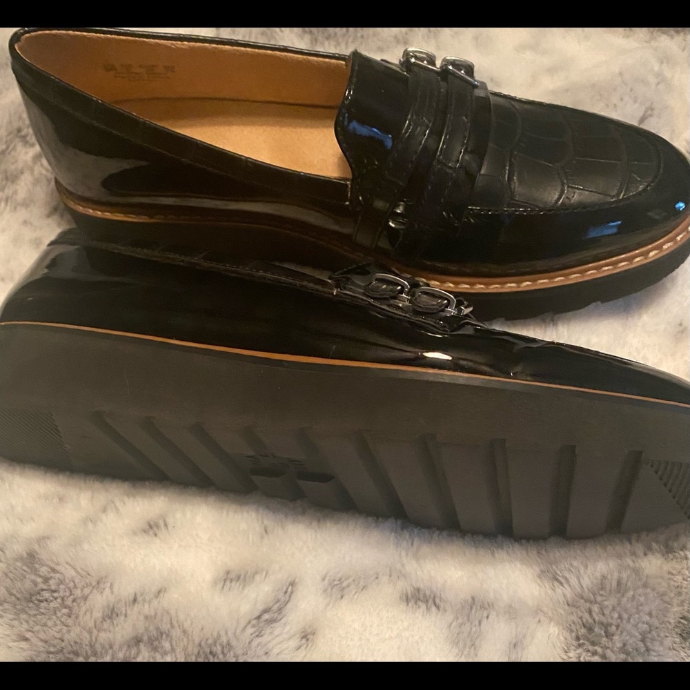 Naturalizer brand new, worn once.
